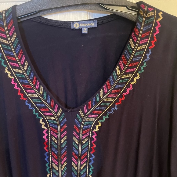 Democracy Blue Embroidered Front Toe Blouse - Picture 4 of 10